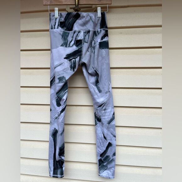 Alo different patterns and shades of grey high waisted leggings, great shape - Picture 3 of 6